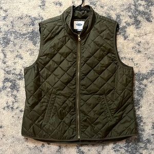 💙Olive green old navy vest perfect condition XL